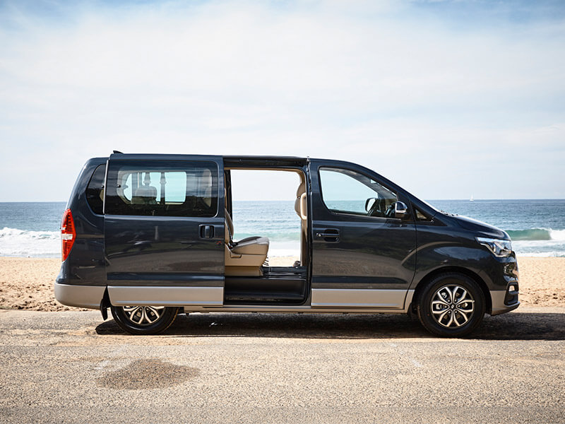 Hyundai iMax dual sliding doors 800x600