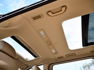 Hyundai iMax dual sunroofs 800x600 2