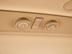 Hyundai iMax rear air conditioning controls 800x600 2